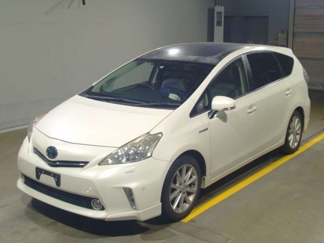 302 Toyota Prius alpha ZVW40W 2012 г. (TAA Yokohama)